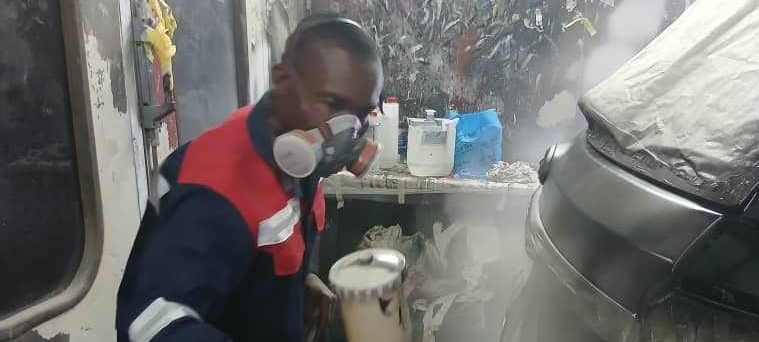 car spray painting bodyshop garage